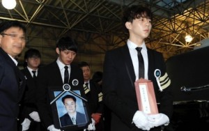 Park-Yoochuns-father-funeral